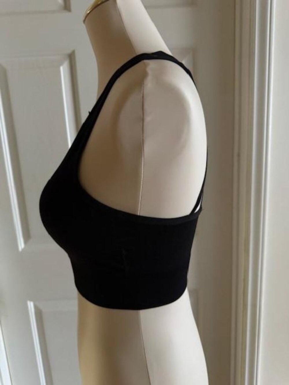 Pro Fit Seamless Sports Bra – Black Strappy Back – Moisture-Wicking – Size Large - Picture 2 of 4